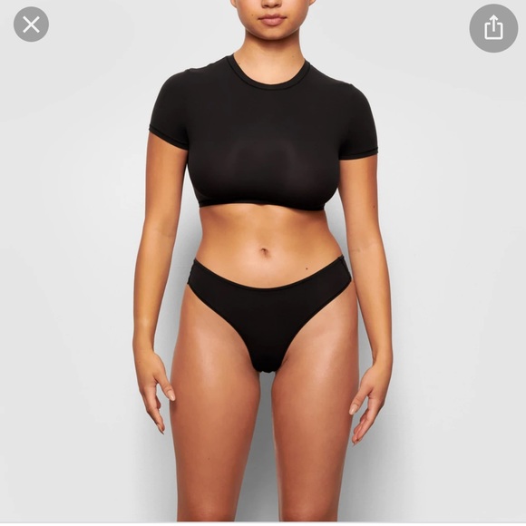 SKIMS Tops - FITS EVERYBODY SUPER CROPPED T-SHIR